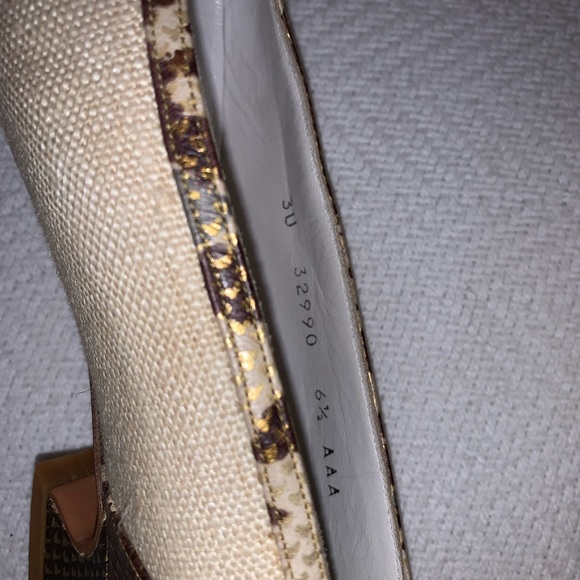 Stuart Weitzman Shoes, Size 6.5 AAA - Picture 6 of 8